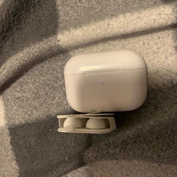 Airpods pro (Lost the box)